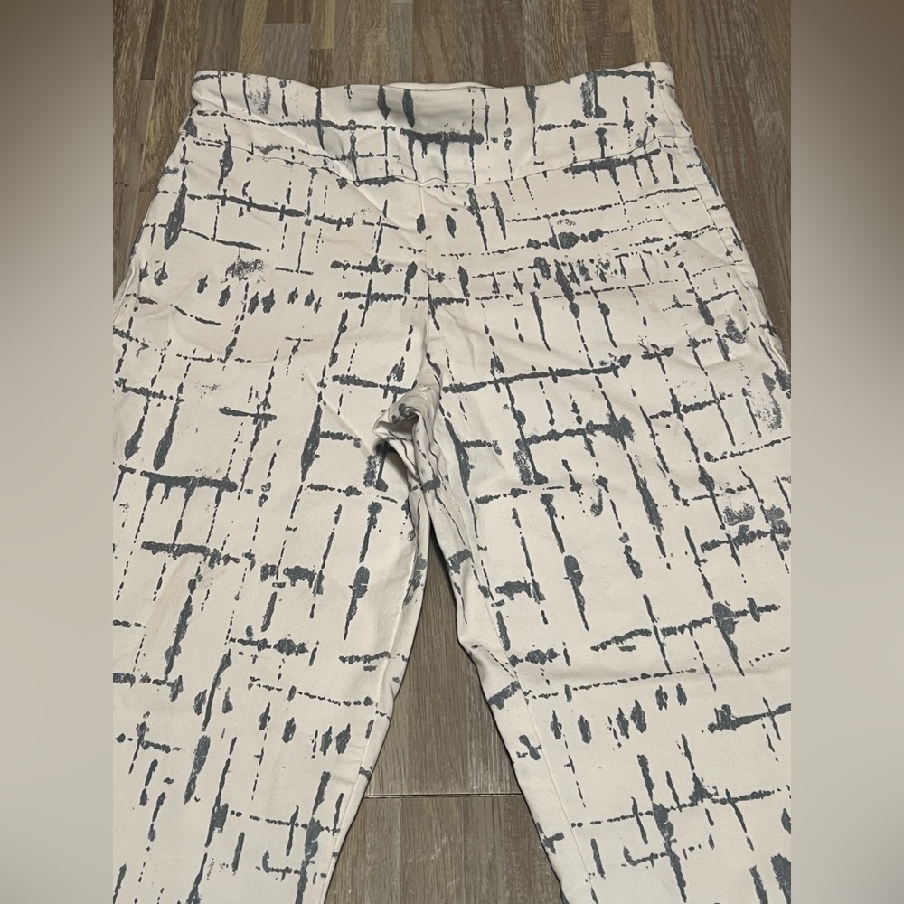 Krazy Larry Women Pull-On Ankle Stretch Pant White Gray Paint Cement Lines Sz 2 - Picture 3 of 7